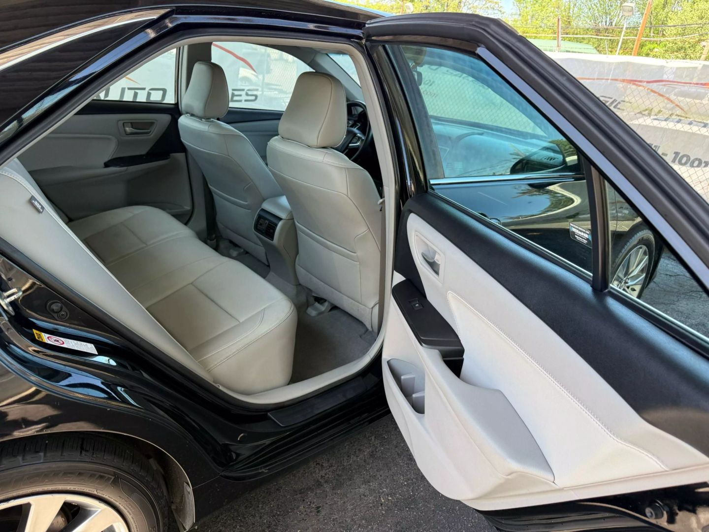 2016 Toyota Camry - Image 21