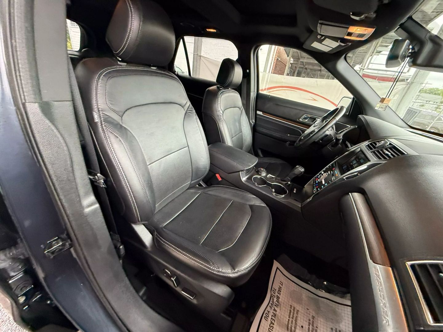 2017 Ford Explorer - Image 29