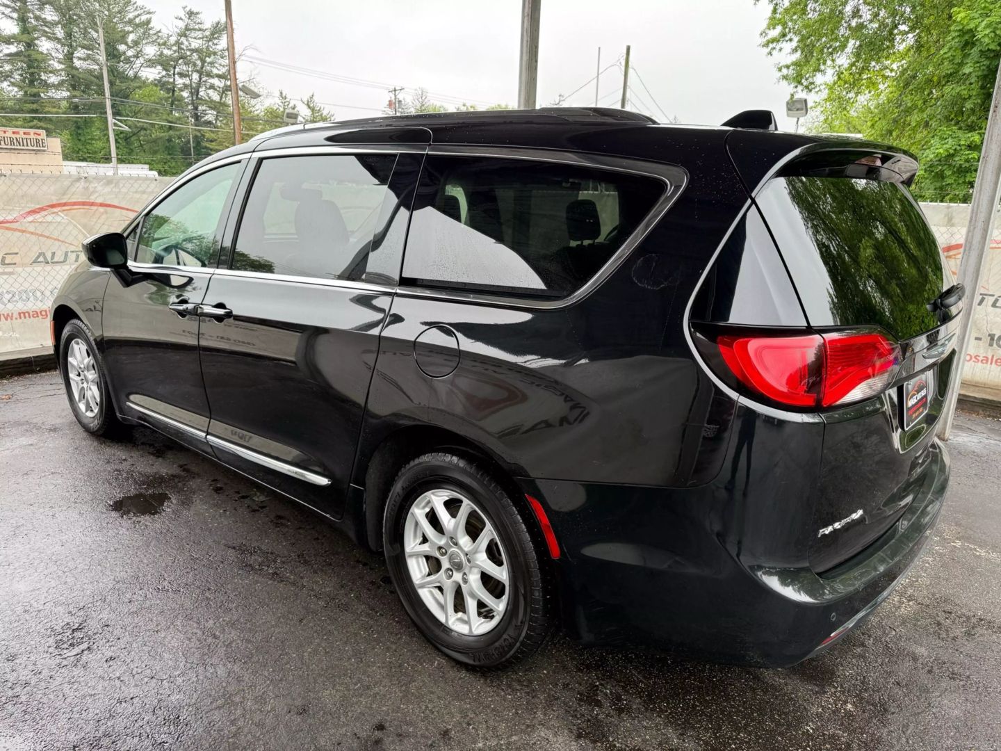 2020 Chrysler Pacifica - Image 12