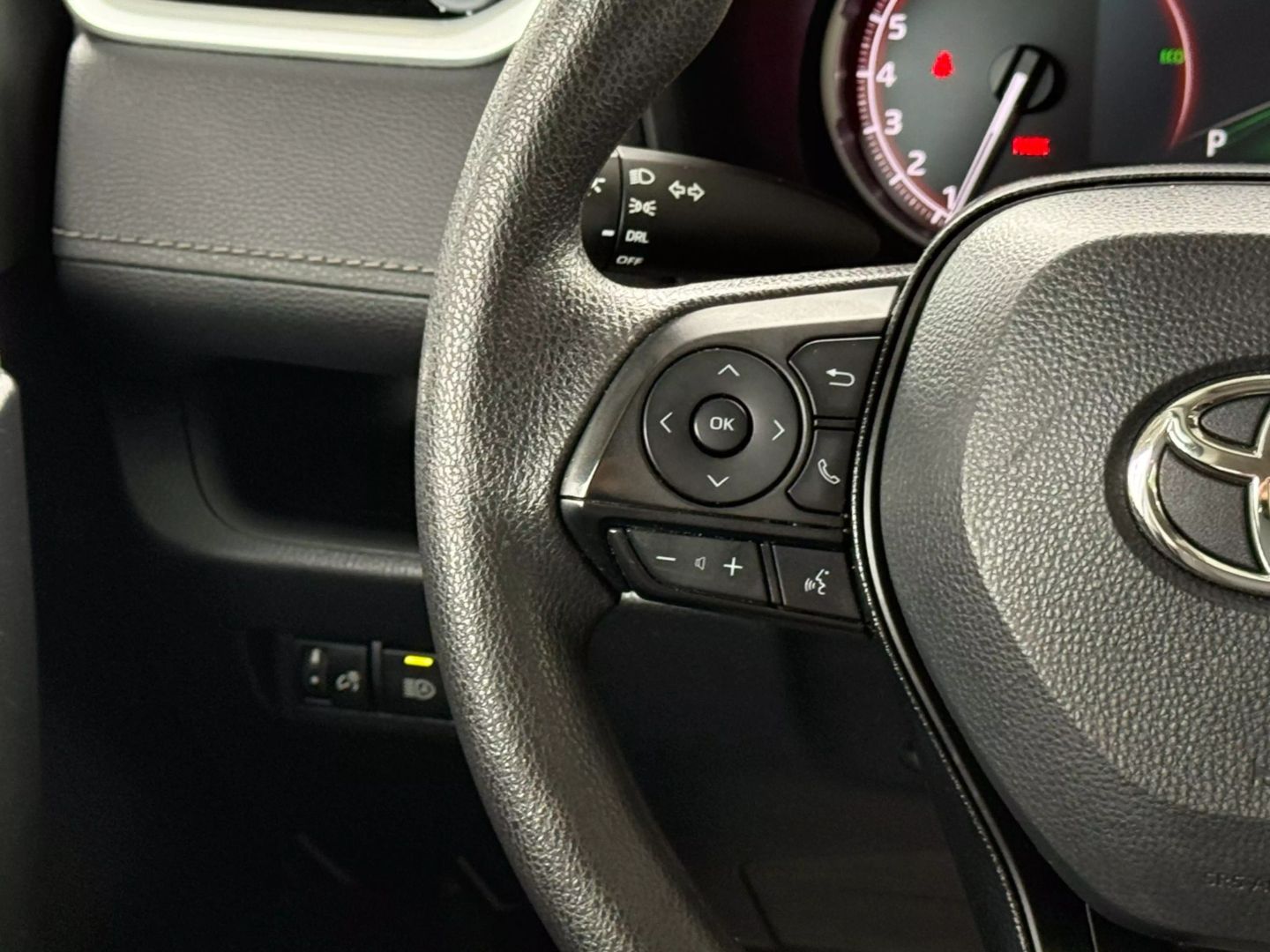 2024 Toyota Rav4 - Image 32