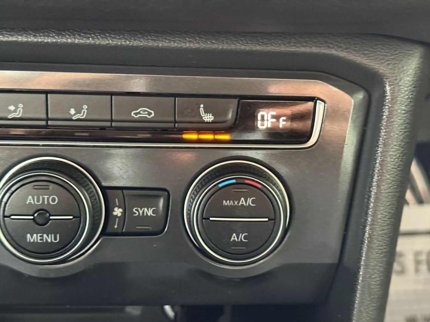 2021 Volkswagen Tiguan - Image 30