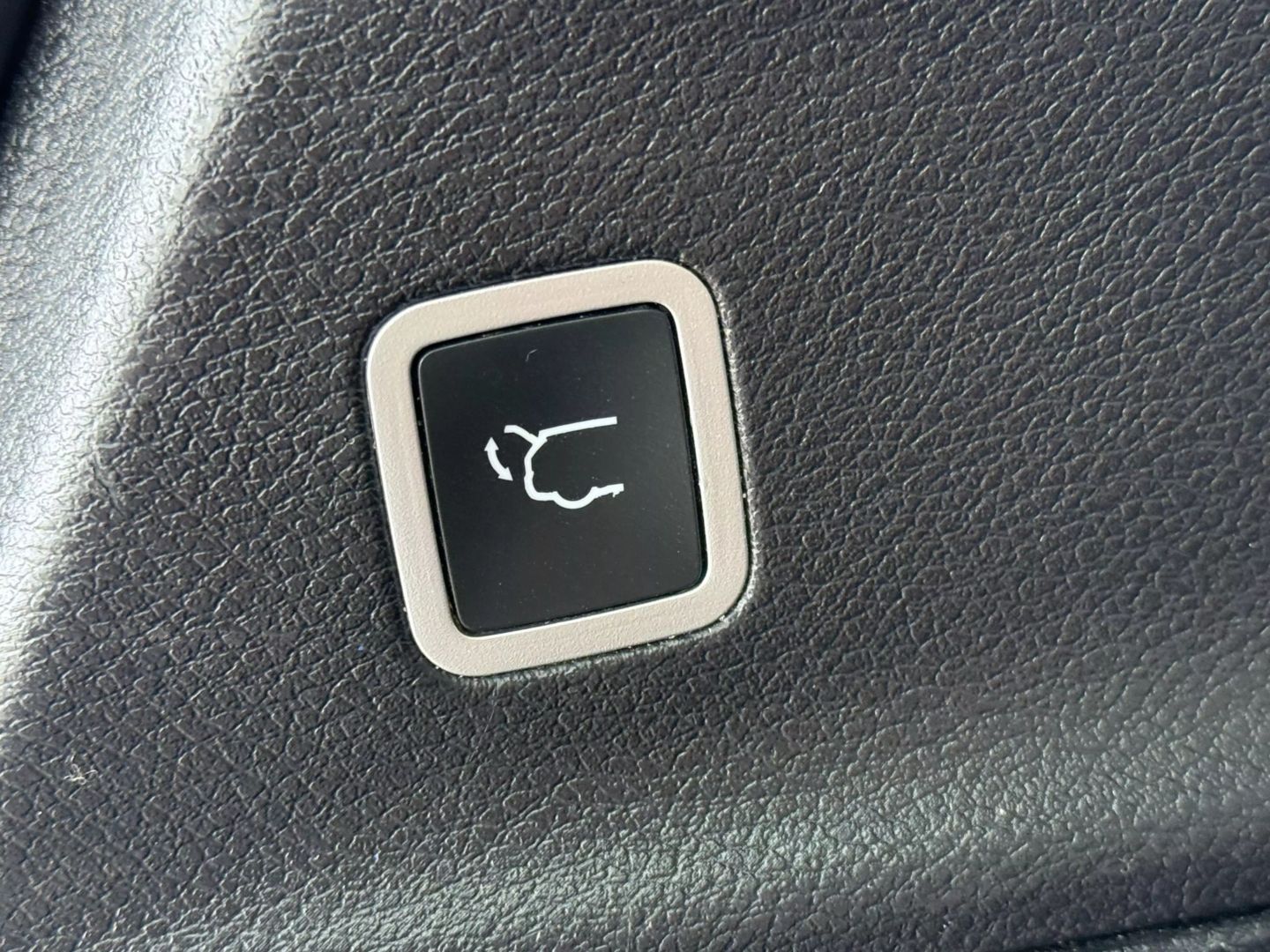 2017 Chrysler Pacifica - Image 13