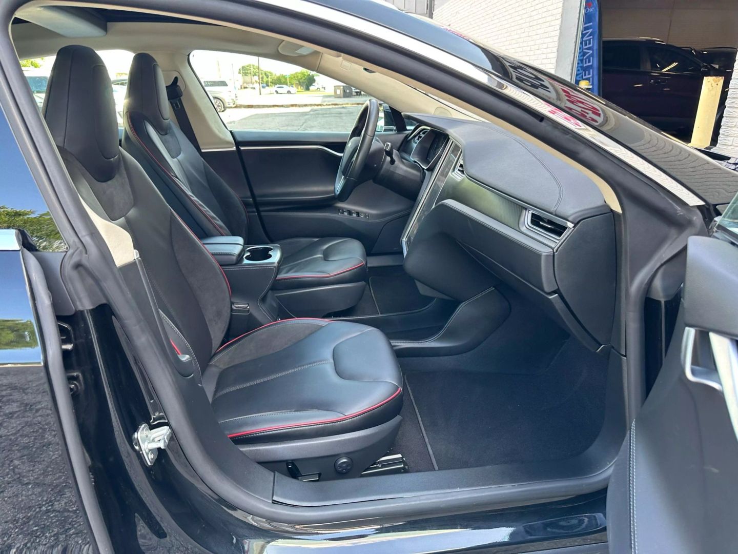 2014 Tesla Model S - Image 32