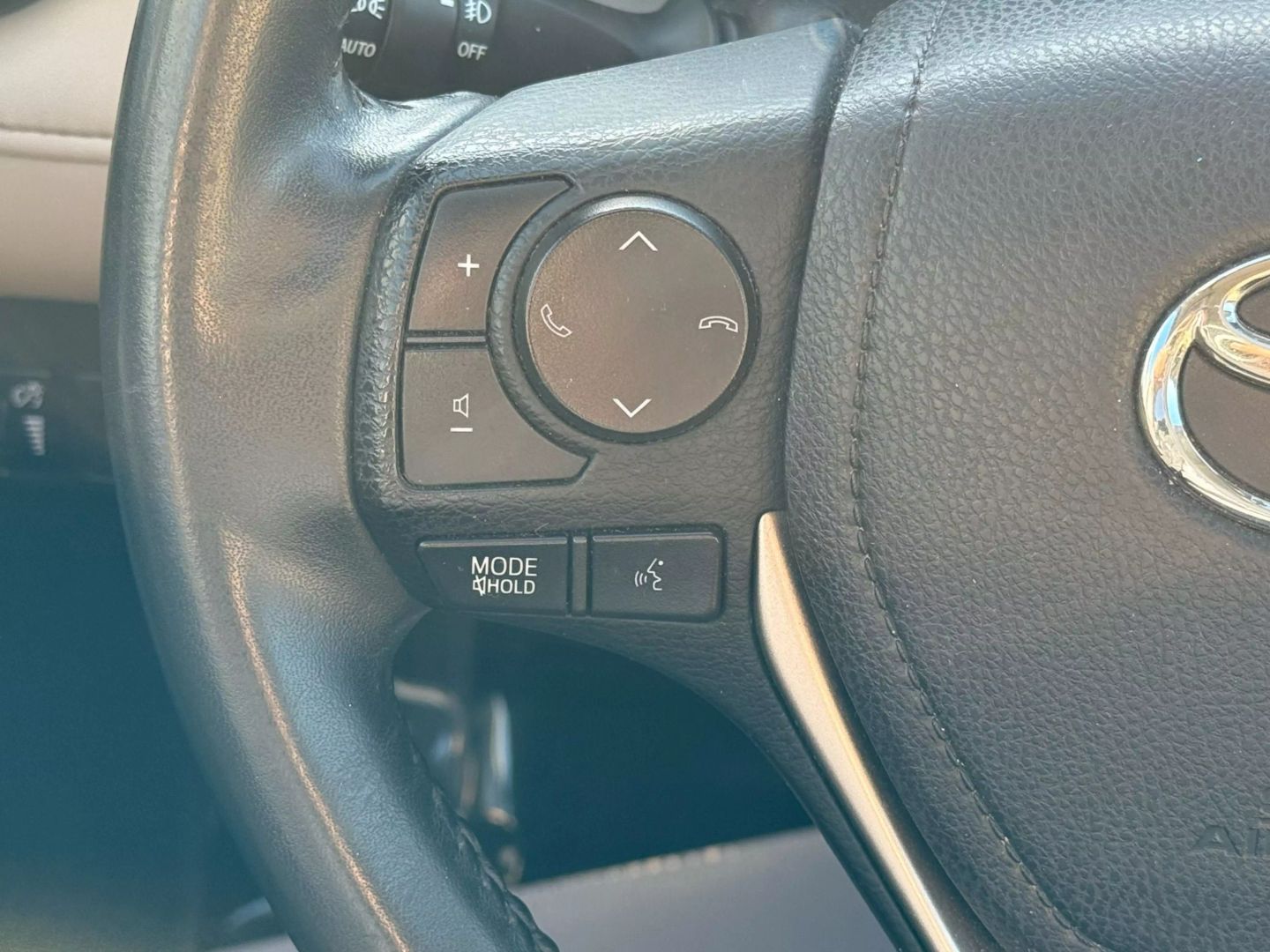 2017 Toyota Rav4 - Image 29