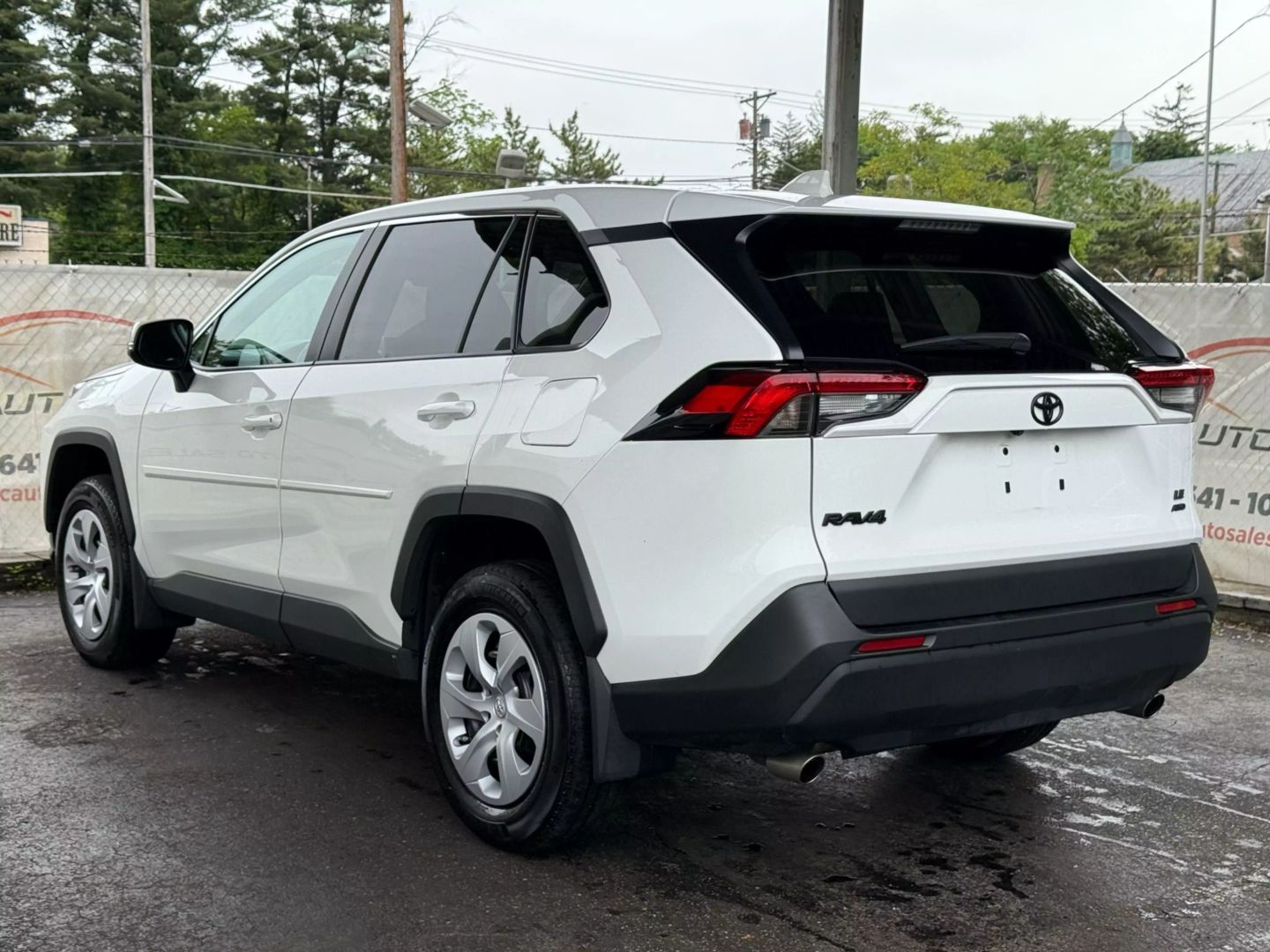 2024 Toyota Rav4 - Image 9