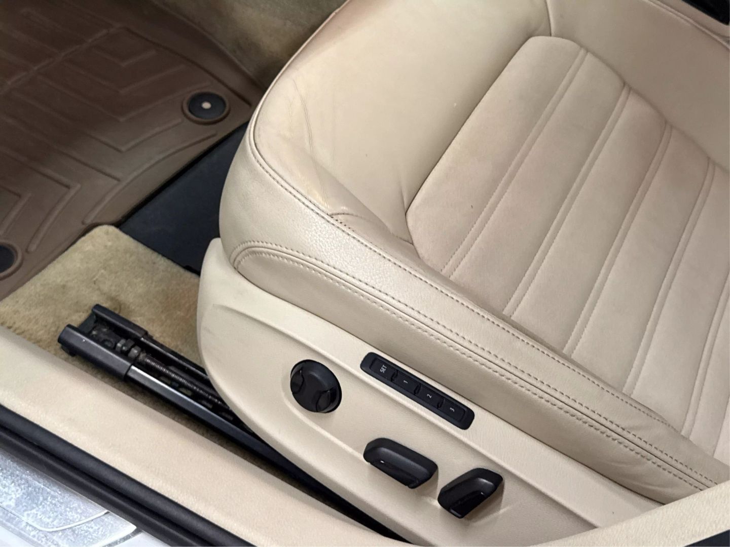 2015 Volkswagen Passat - Image 36