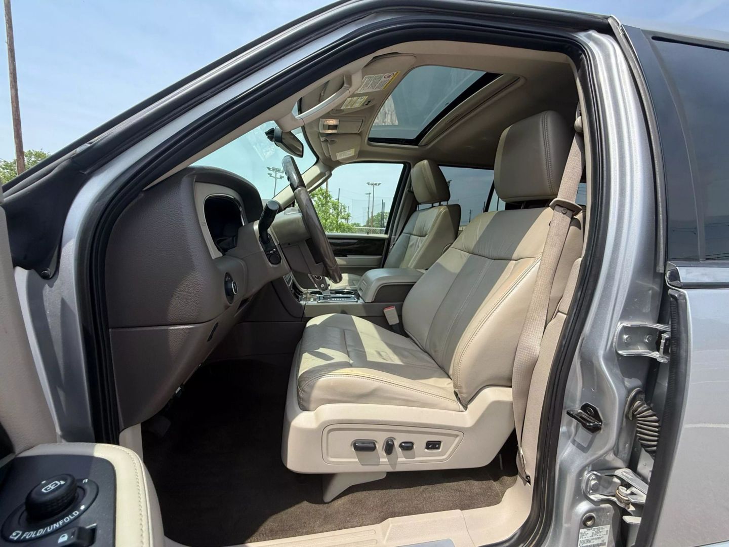 2015 Lincoln Navigator - Image 6