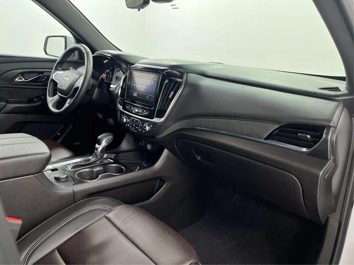 2023 Chevrolet Traverse - Image 31