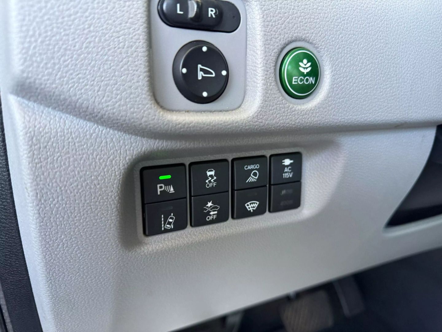 2022 Honda Ridgeline - Image 37