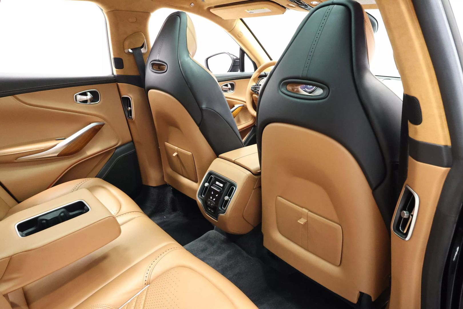 2021 Aston Martin Dbx - Image 88