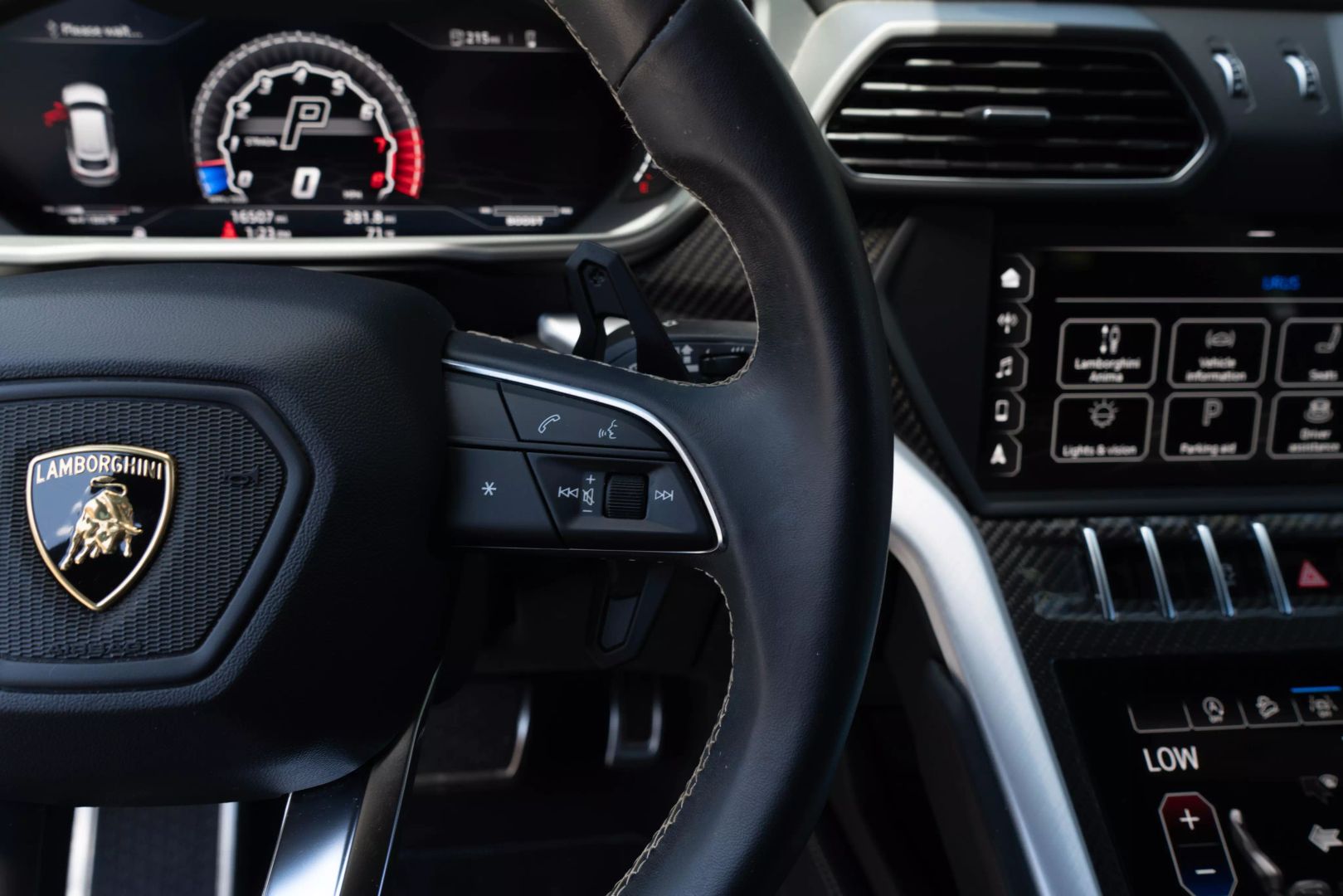 2019 Lamborghini Urus - Image 41
