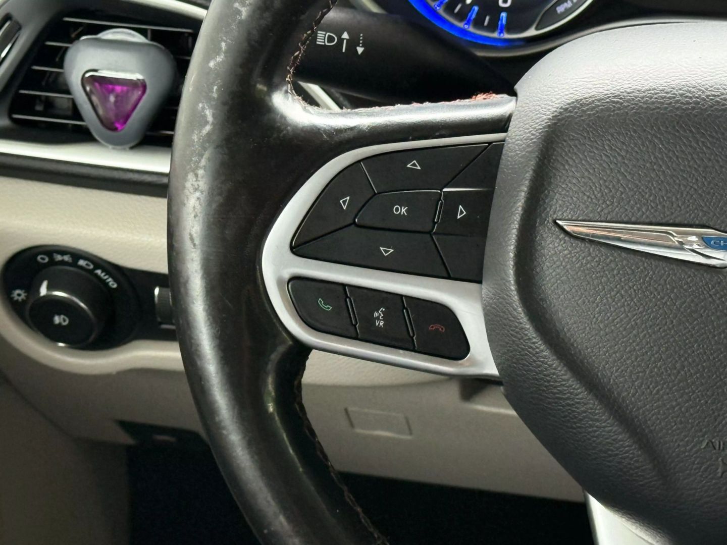 2020 Chrysler Pacifica - Image 32