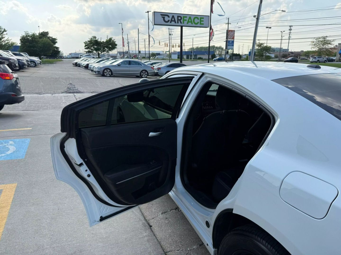2021 Dodge Charger - Image 16