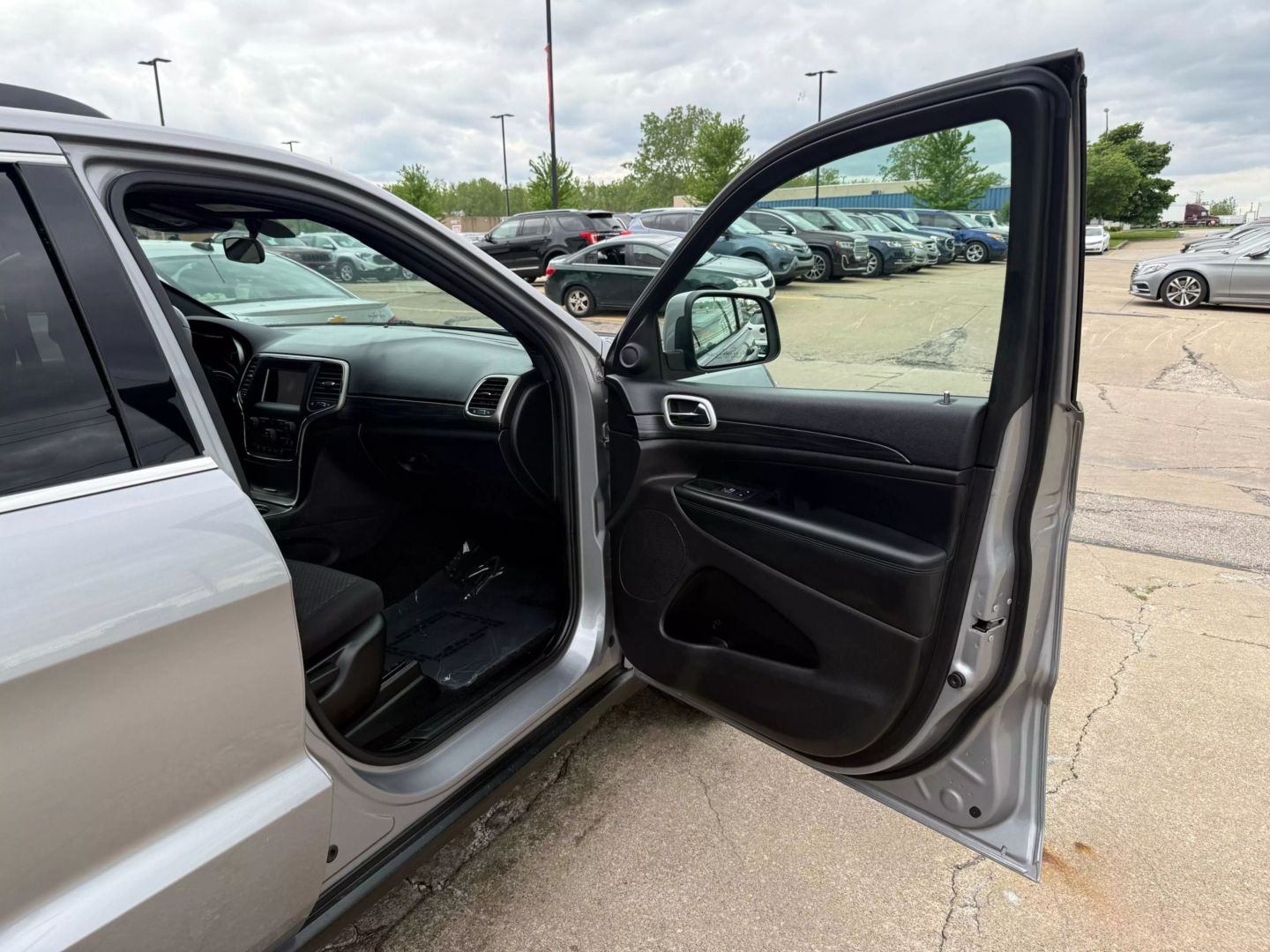 2021 Jeep Grand Cherokee - Image 24