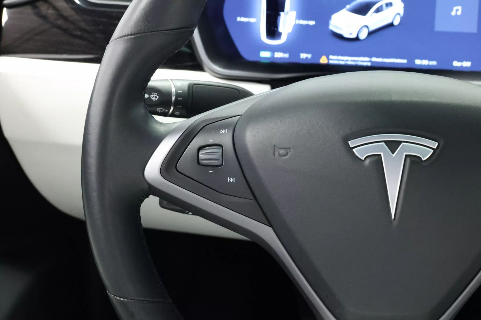 2020 Tesla Model X - Image 21