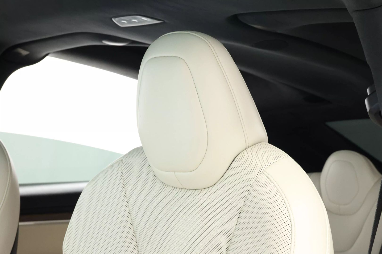 2023 Tesla Model X - Image 18