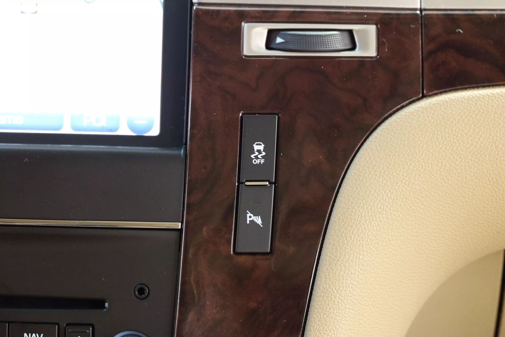 2012 Cadillac Escalade - Image 39