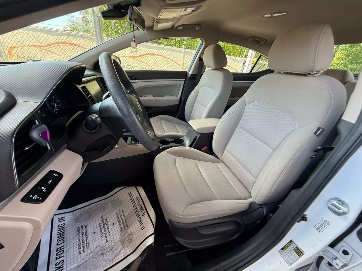 2019 Hyundai Elantra - Image 16