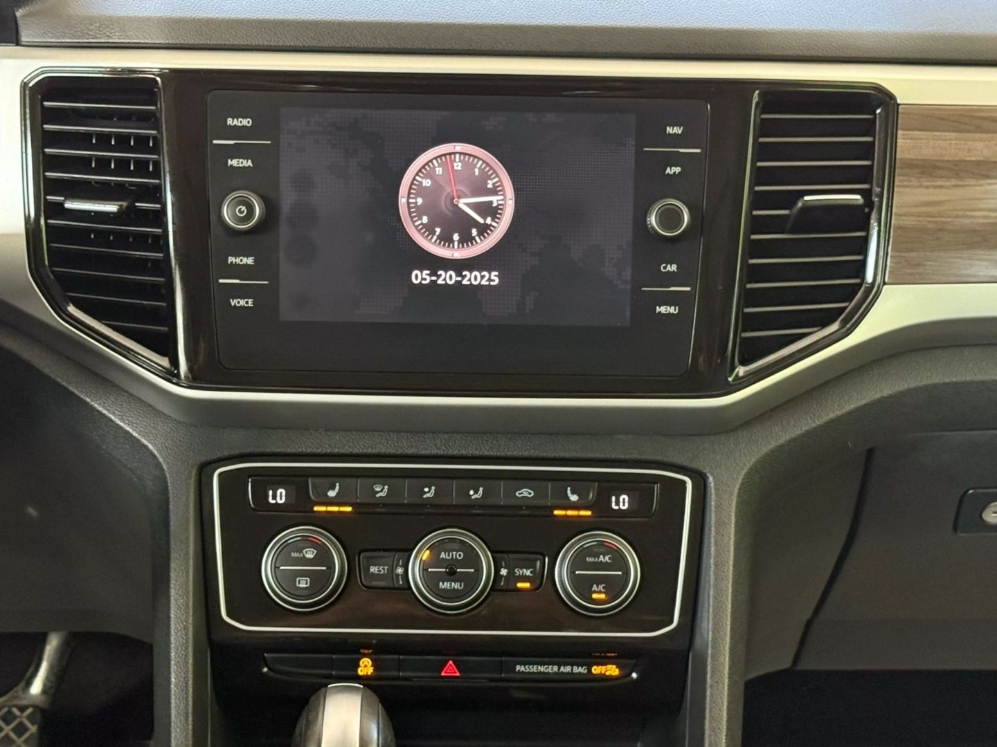 2021 Volkswagen Atlas - Image 30