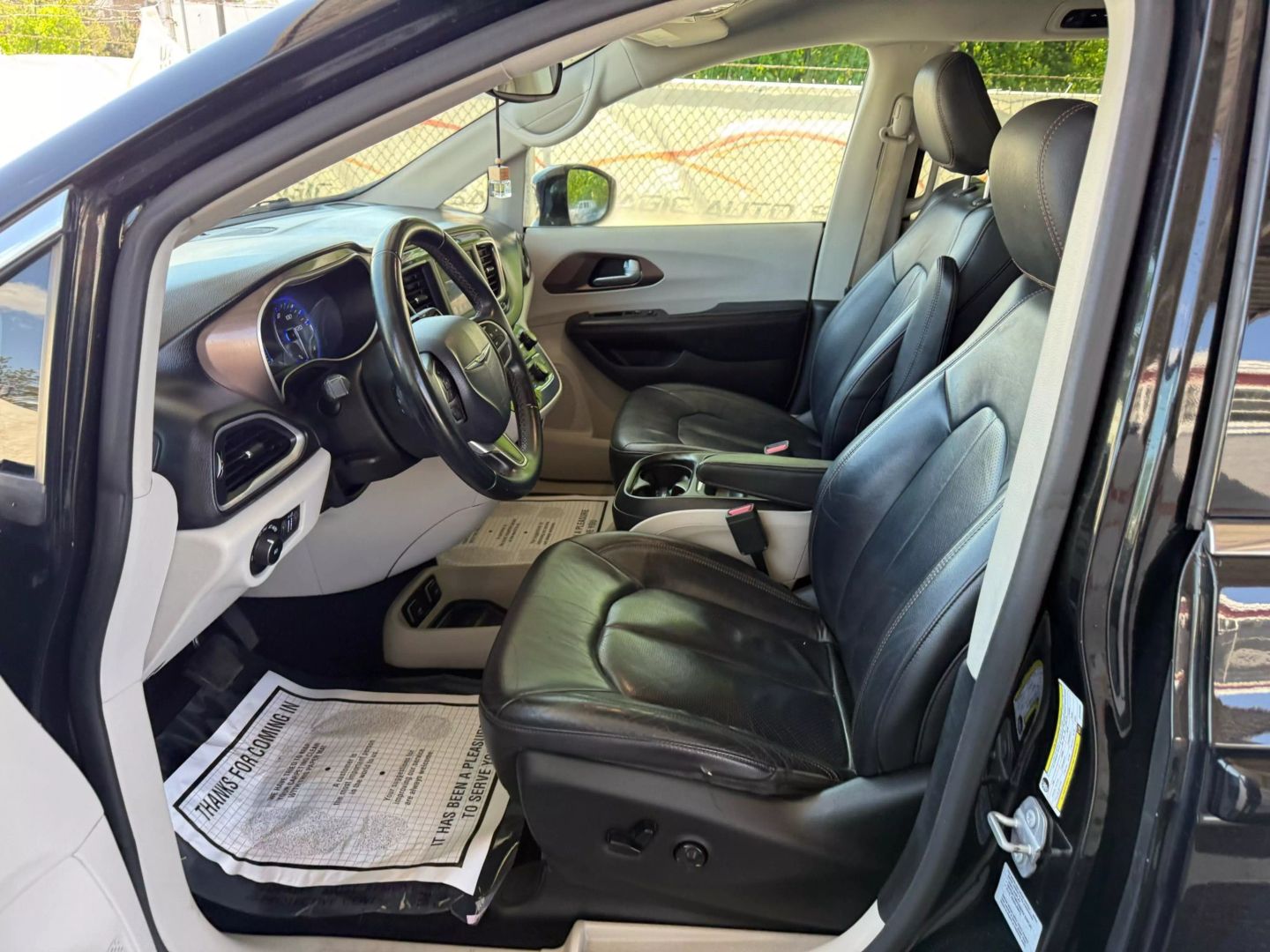 2018 Chrysler Pacifica - Image 15