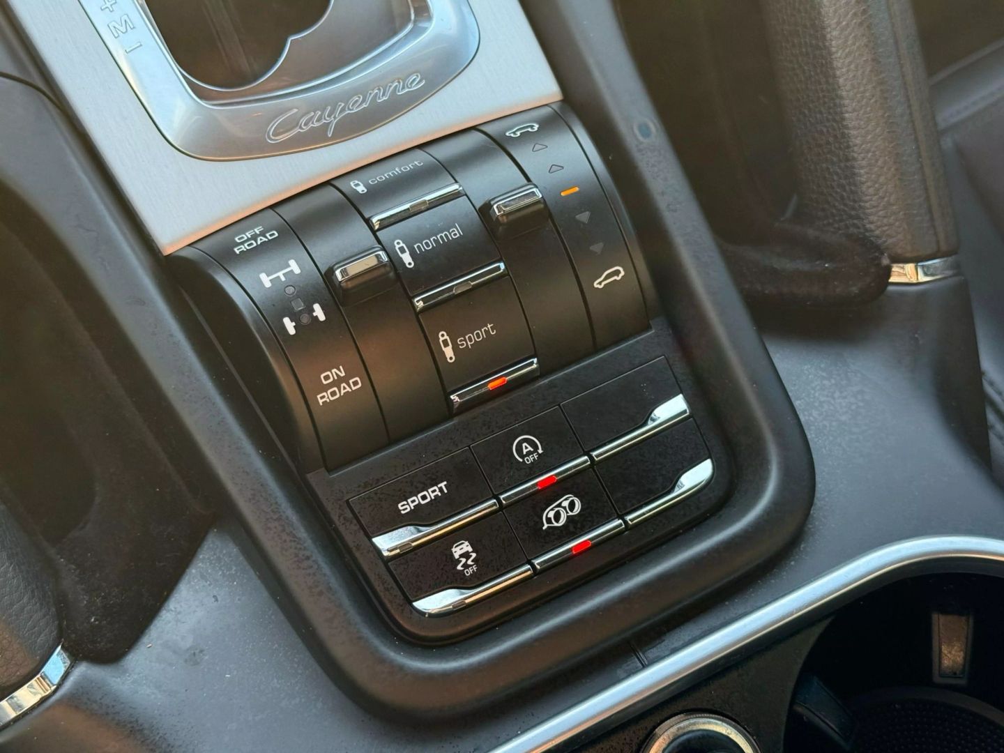 2014 Porsche Cayenne - Image 40