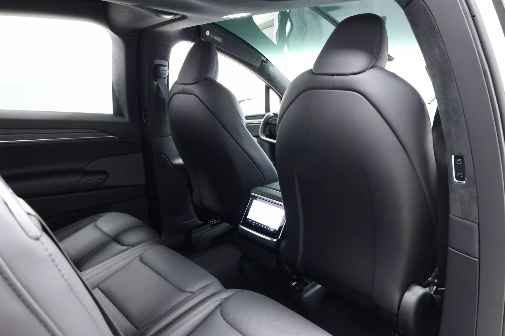 2022 Tesla Model X - Image 77