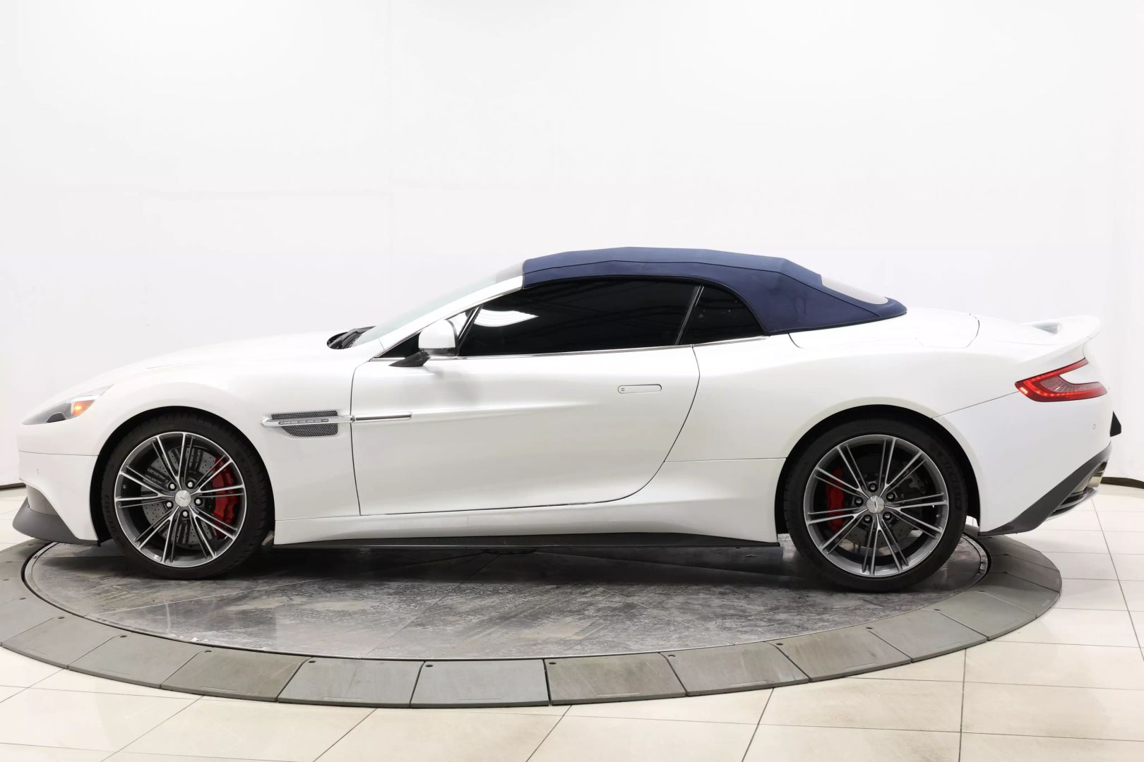 2015 Aston Martin Vanquish - Image 87