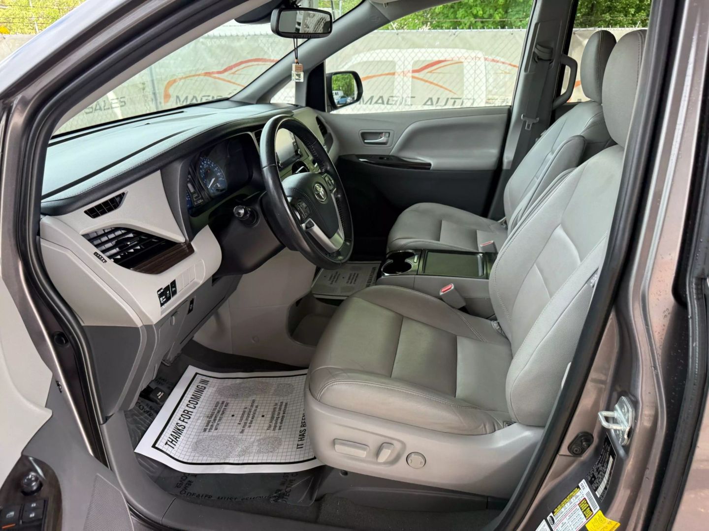2020 Toyota Sienna - Image 15