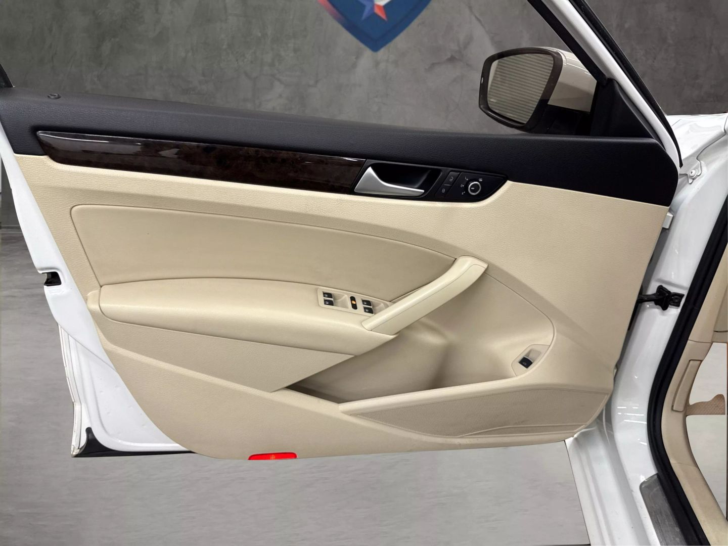 2015 Volkswagen Passat - Image 37