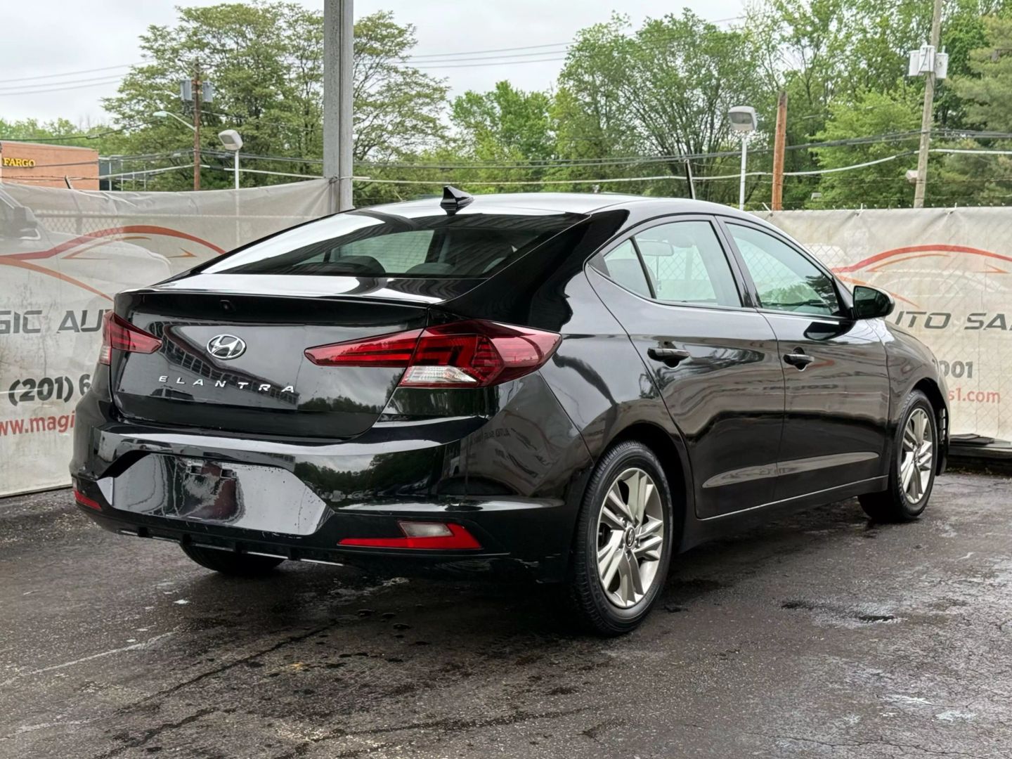 2019 Hyundai Elantra - Image 11