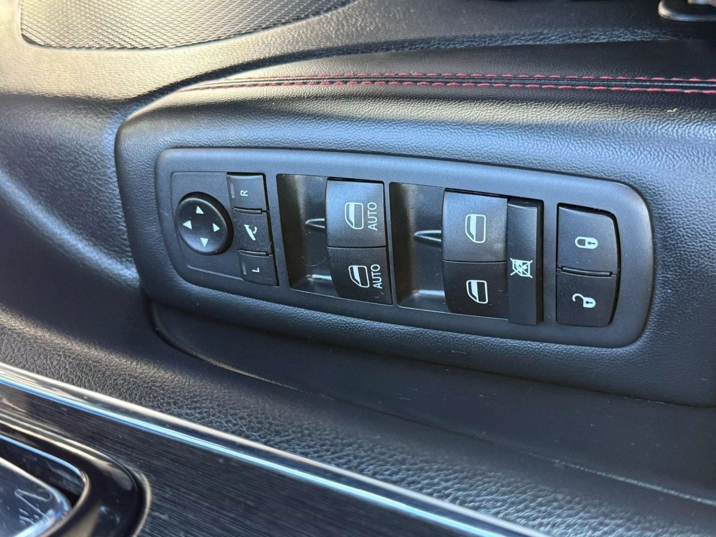 2020 Jeep Grand Cherokee - Image 54