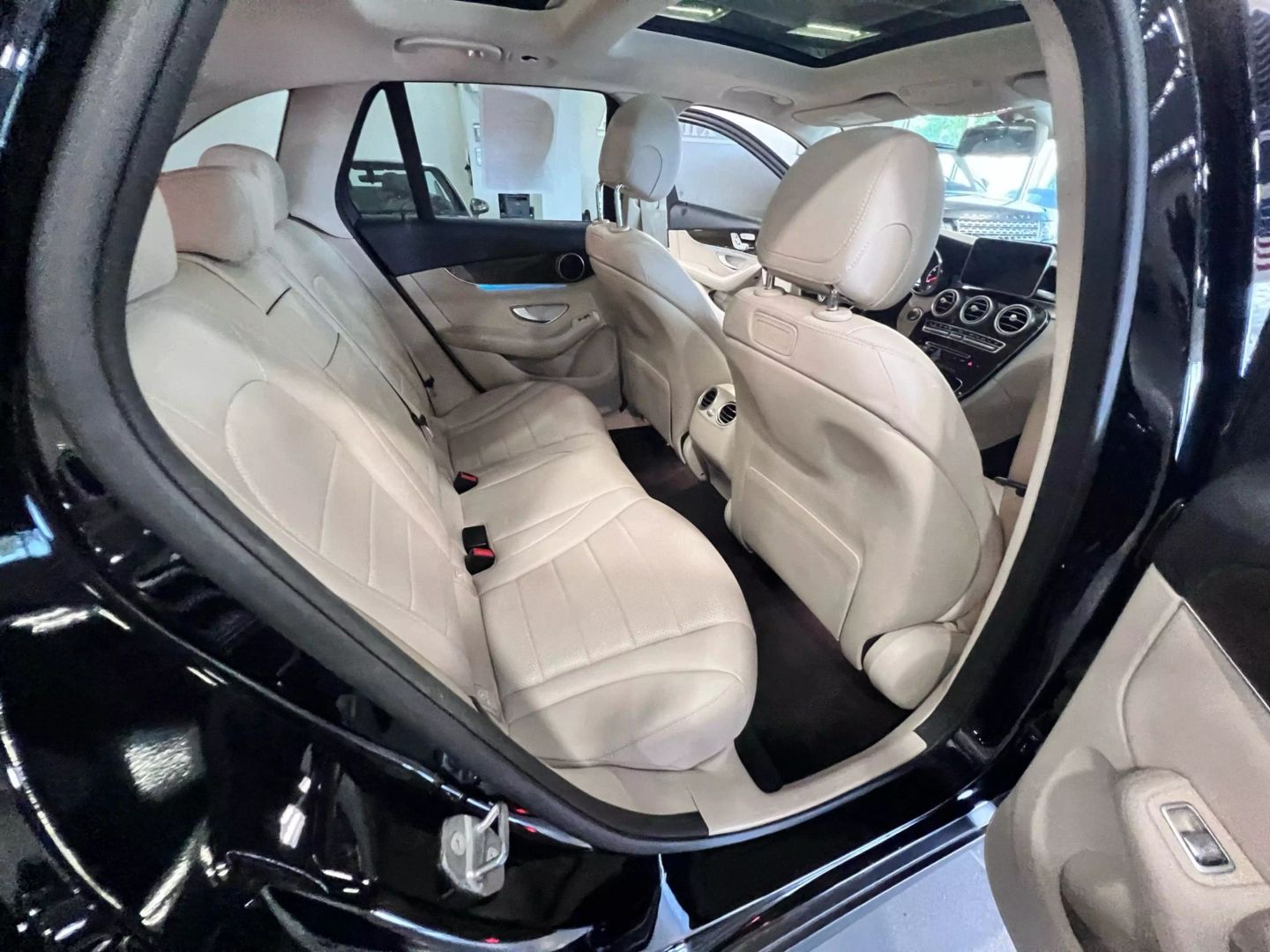 2019 Mercedes-benz Glc Glc 300 Sport Utility 4d - Image 24
