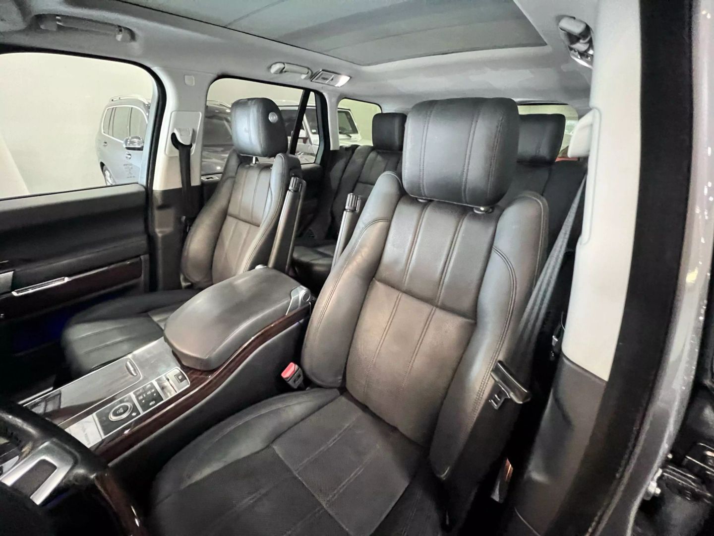 2015 Land Rover Range Rover Hse Sport Utility 4d - Image 10