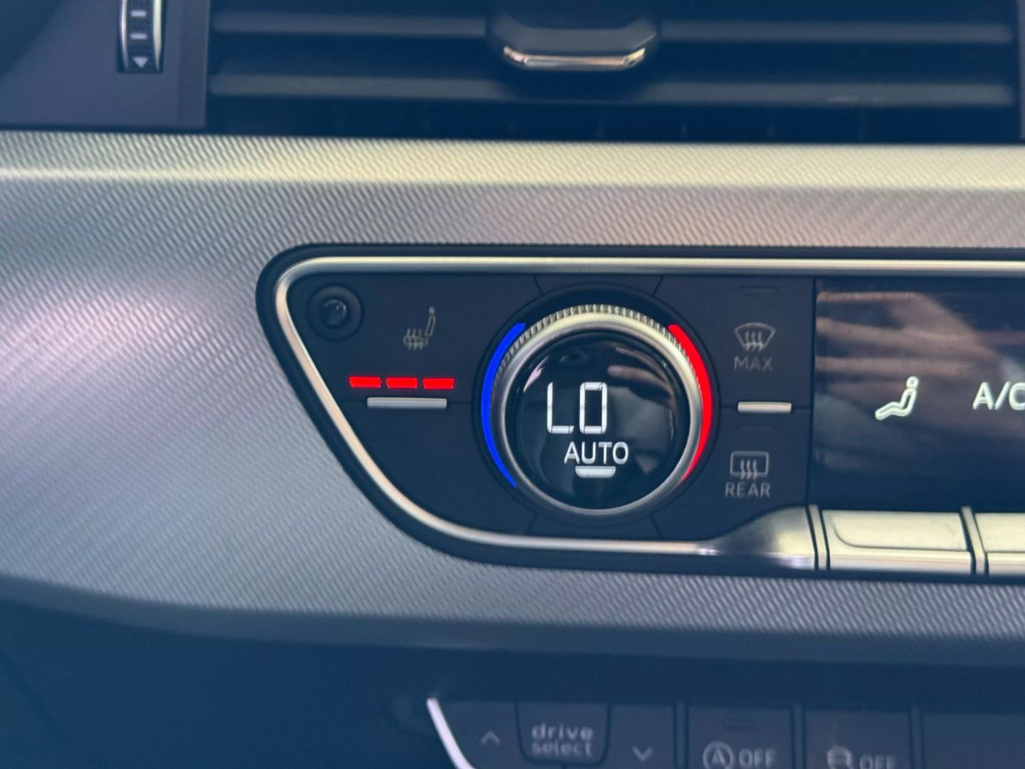 2017 Audi A4 - Image 29