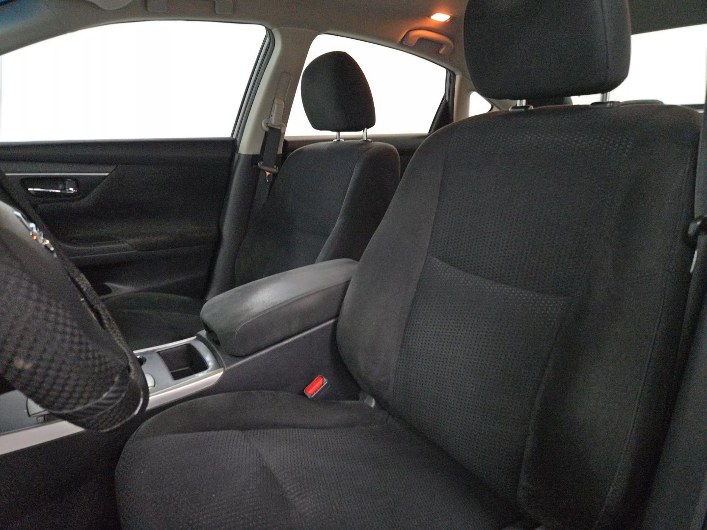 2015 Nissan Altima - Image 19
