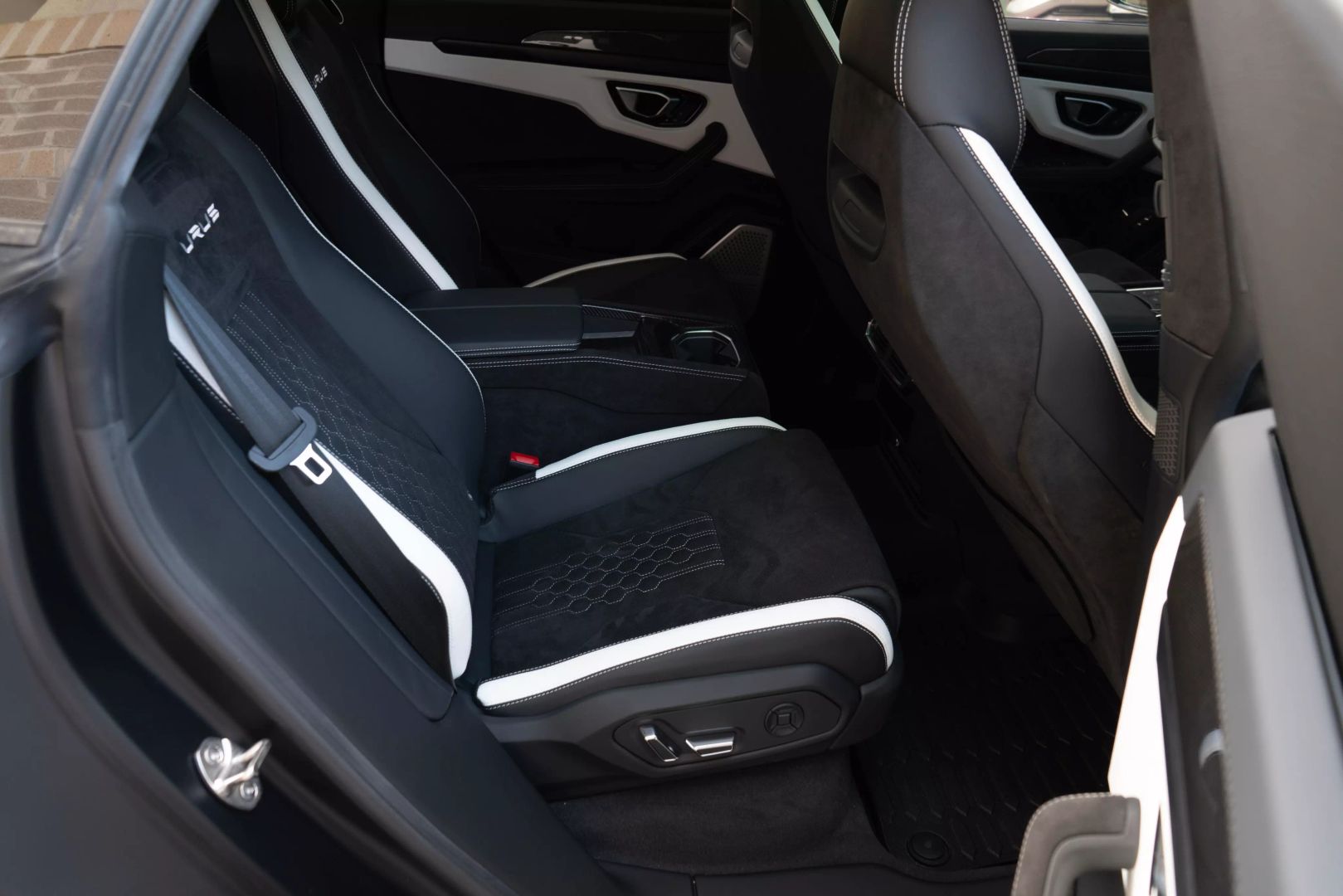 2024 Lamborghini Urus - Image 61