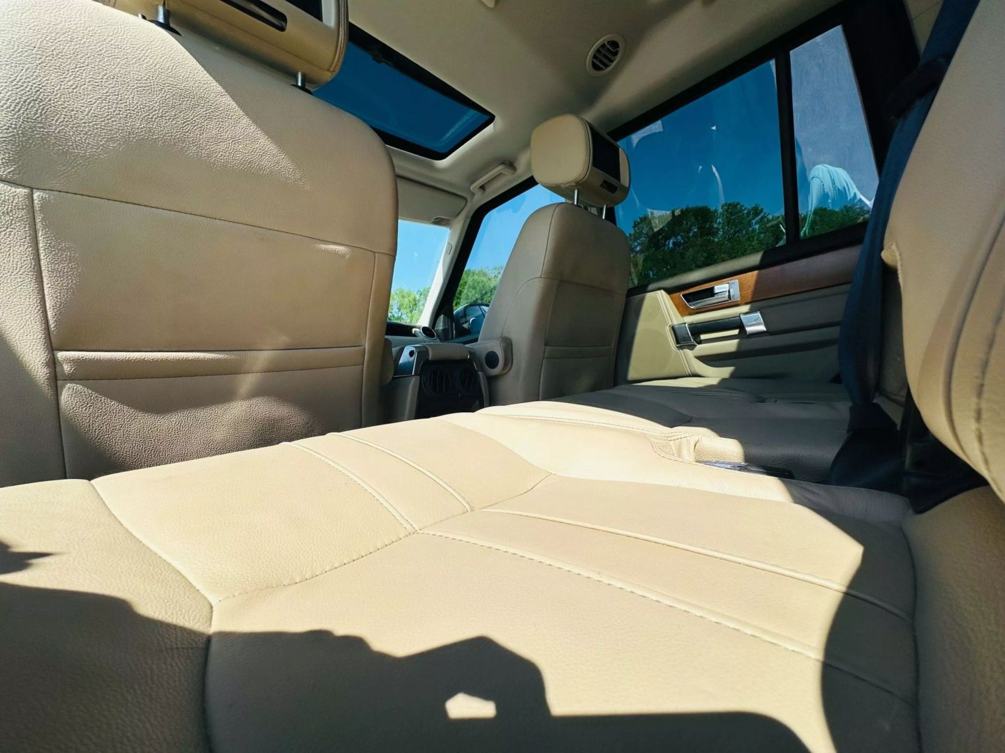 2016 Land Rover Lr4 - Image 19