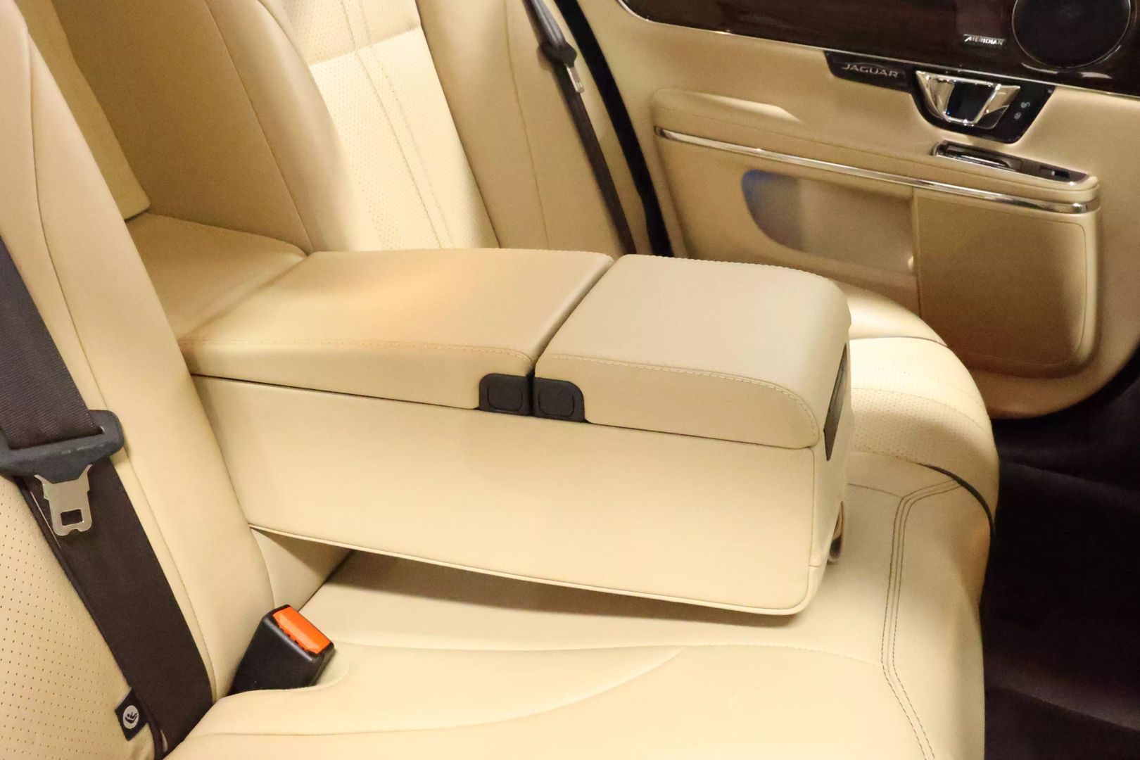 2017 Jaguar Xj - Image 75