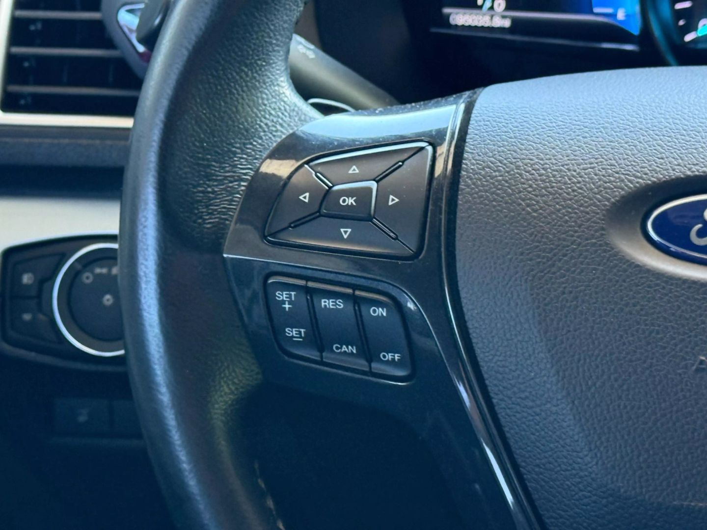 2017 Ford Explorer - Image 35
