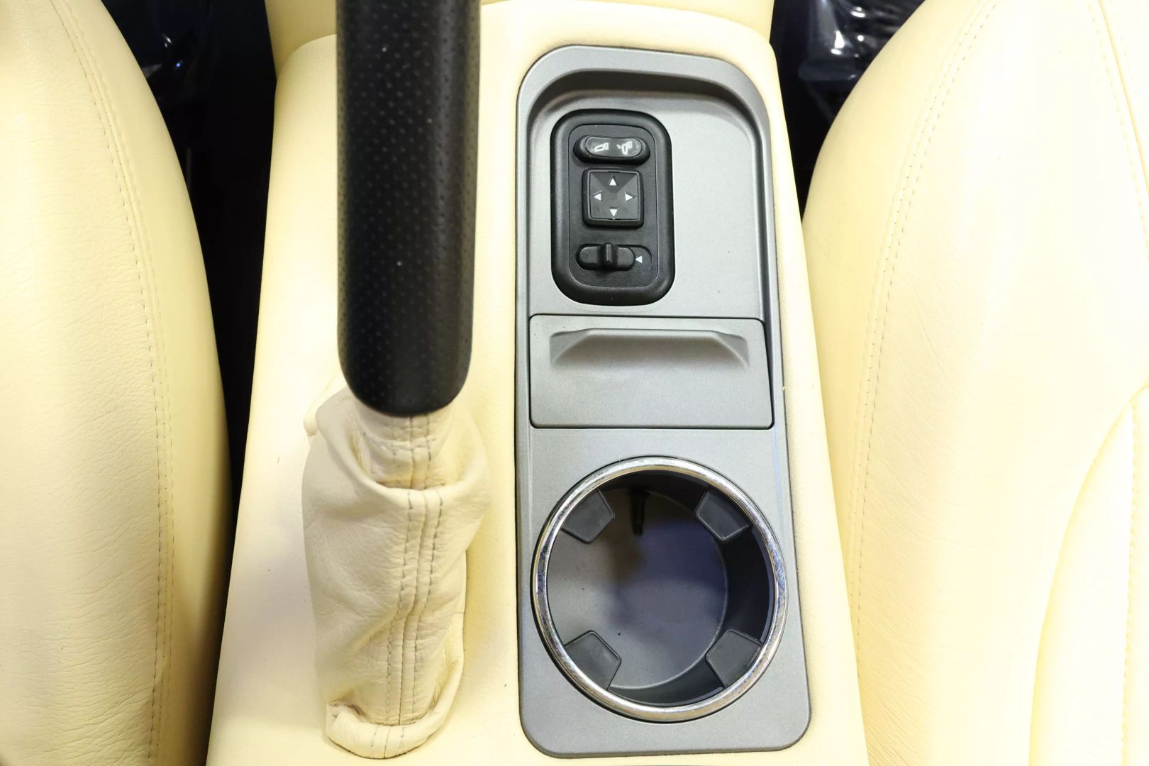 2004 Maserati Coupe - Image 40