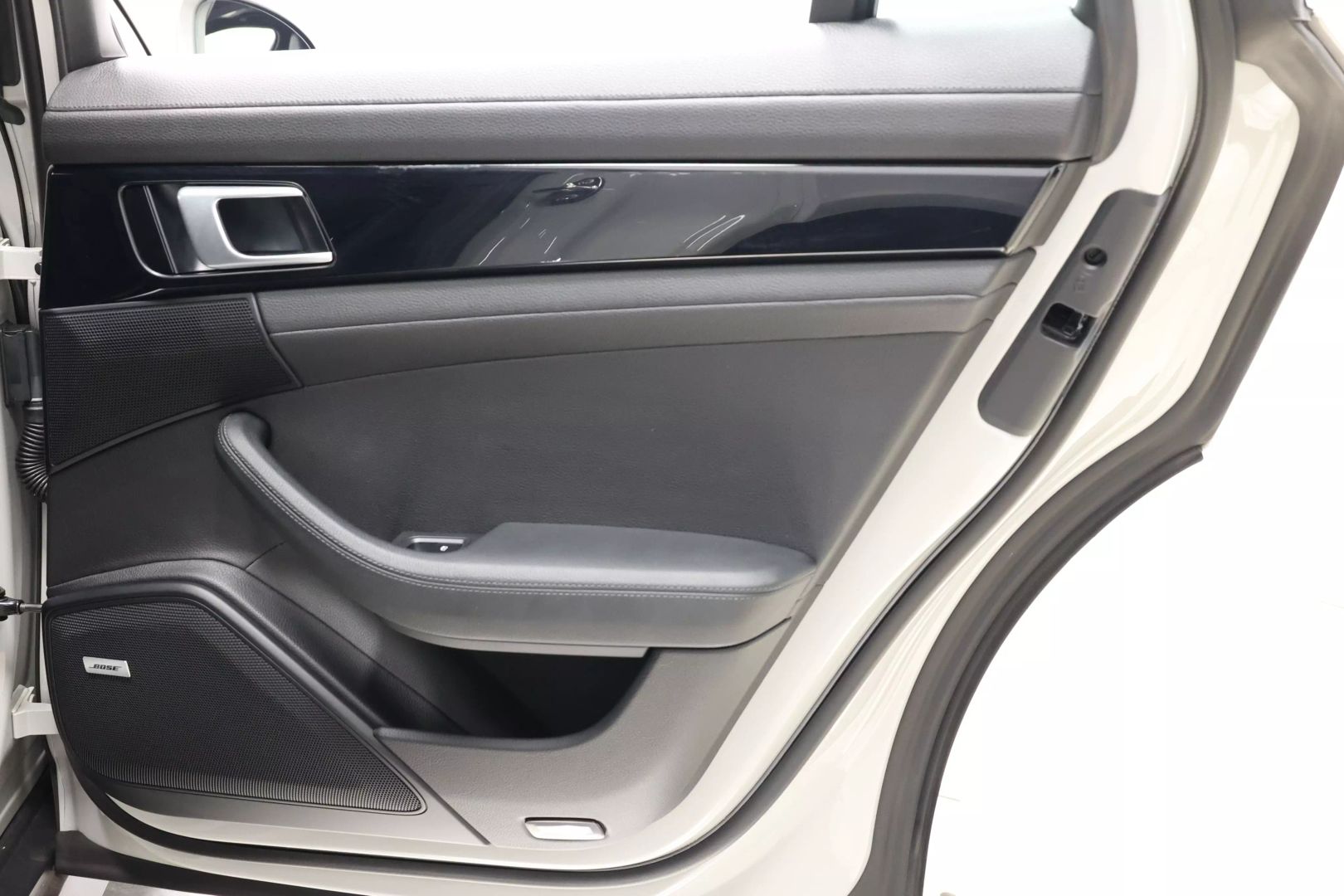 2018 Porsche Panamera - Image 69