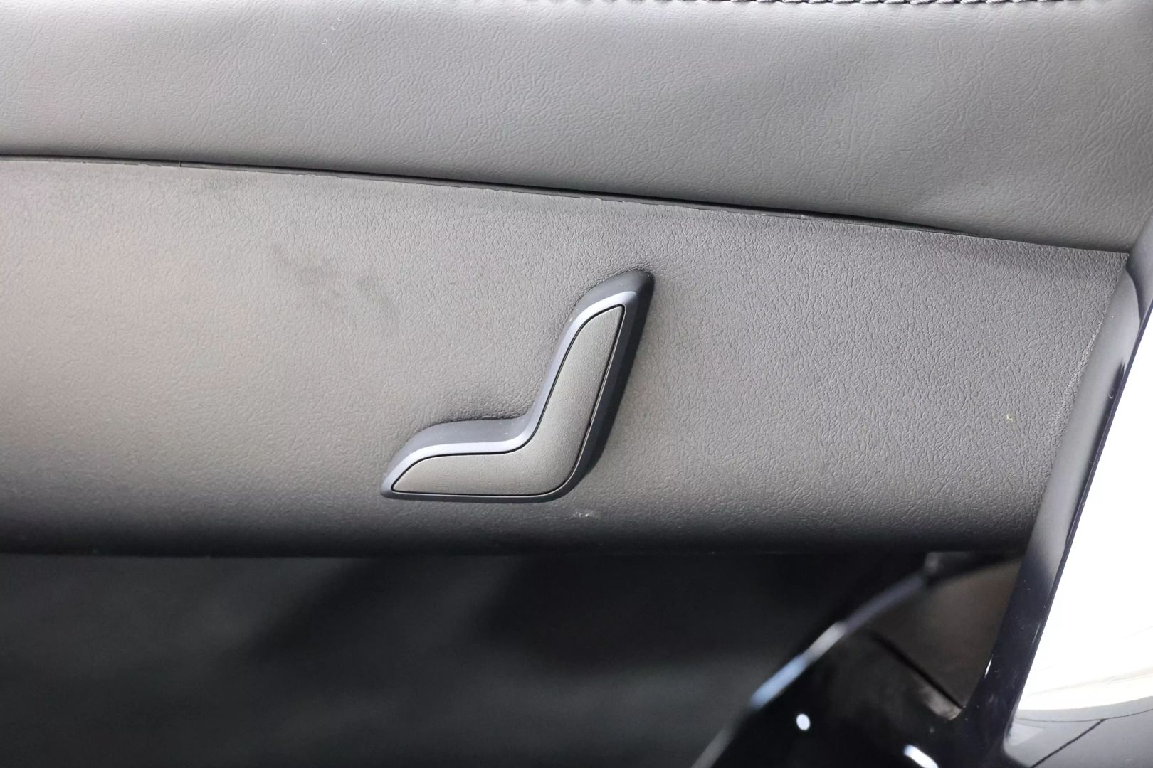 2022 Tesla Model X - Image 43
