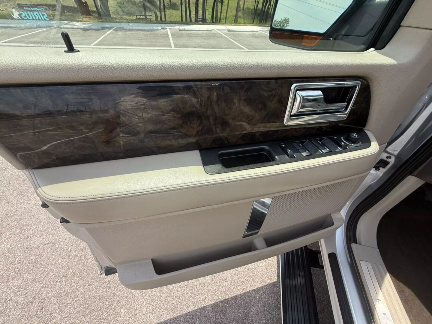 2015 Lincoln Navigator - Image 11