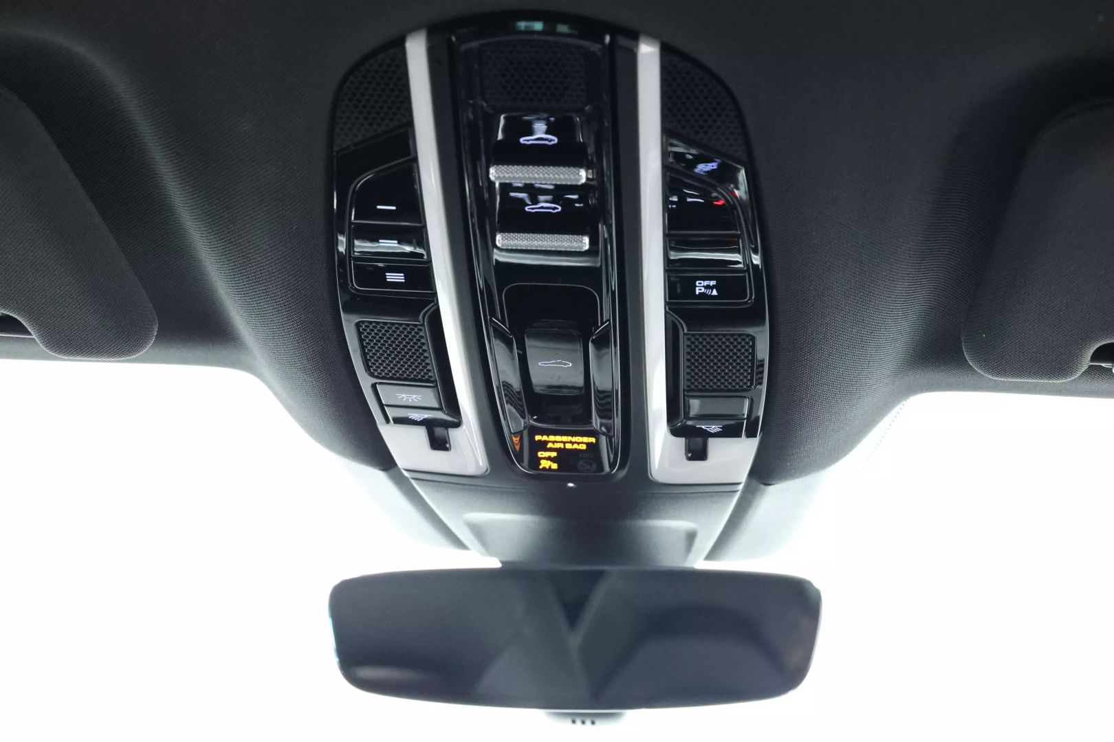 2018 Porsche Panamera - Image 47