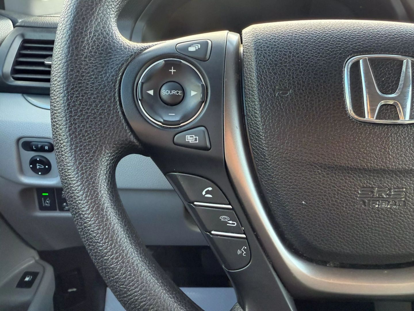 2017 Honda Pilot - Image 30