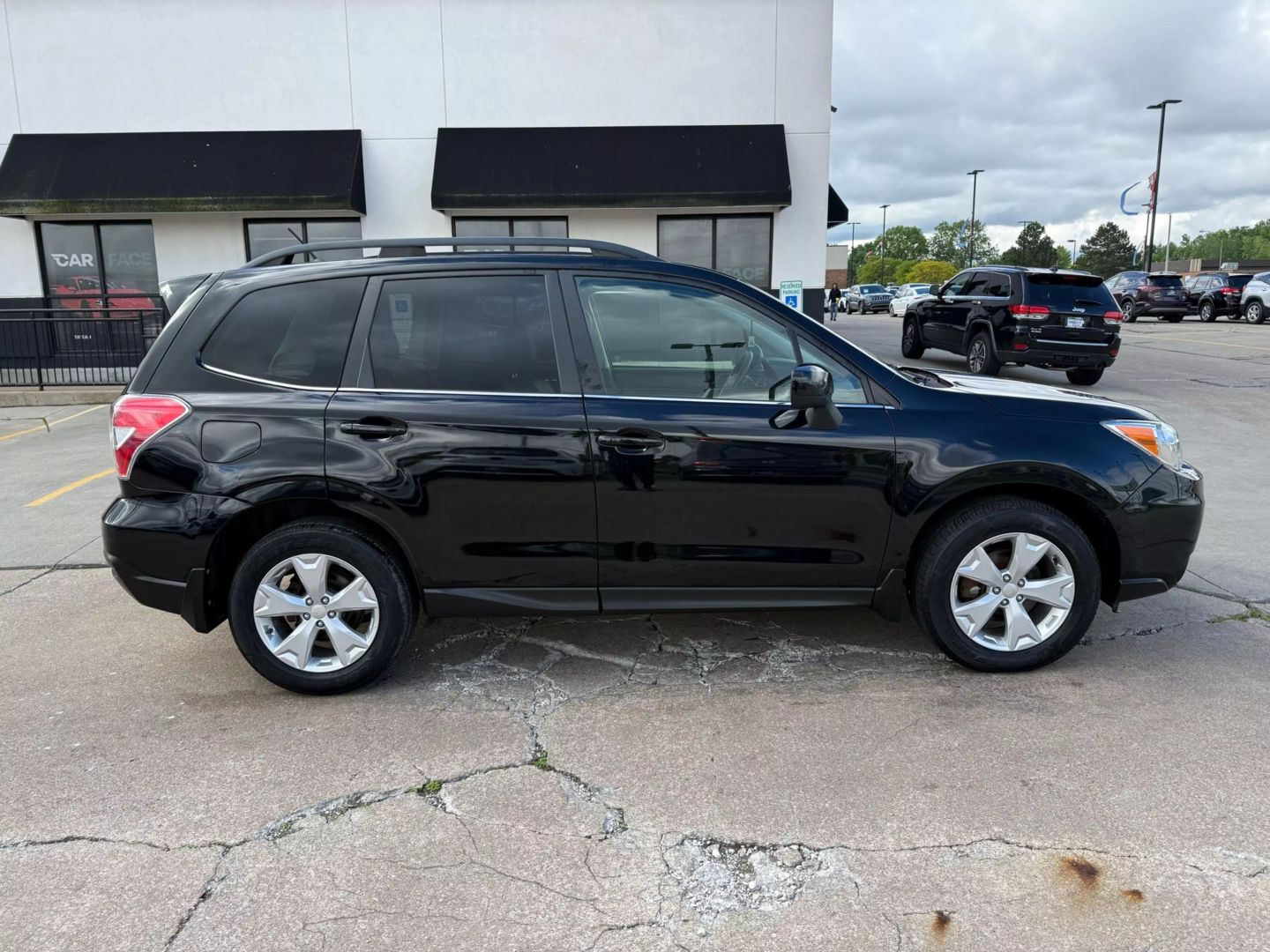 2015 Subaru Forester - Image 17