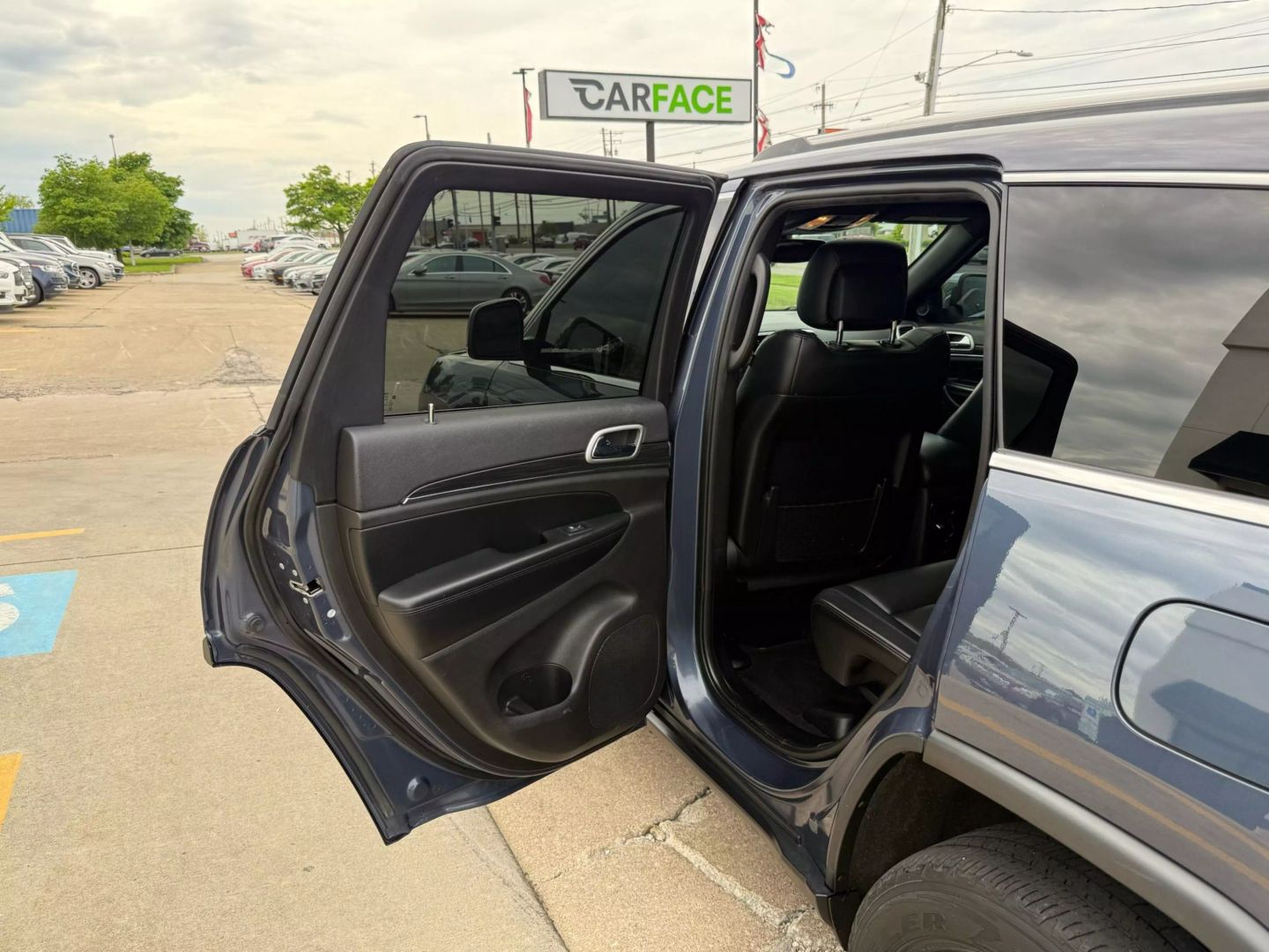 2020 Jeep Grand Cherokee - Image 21