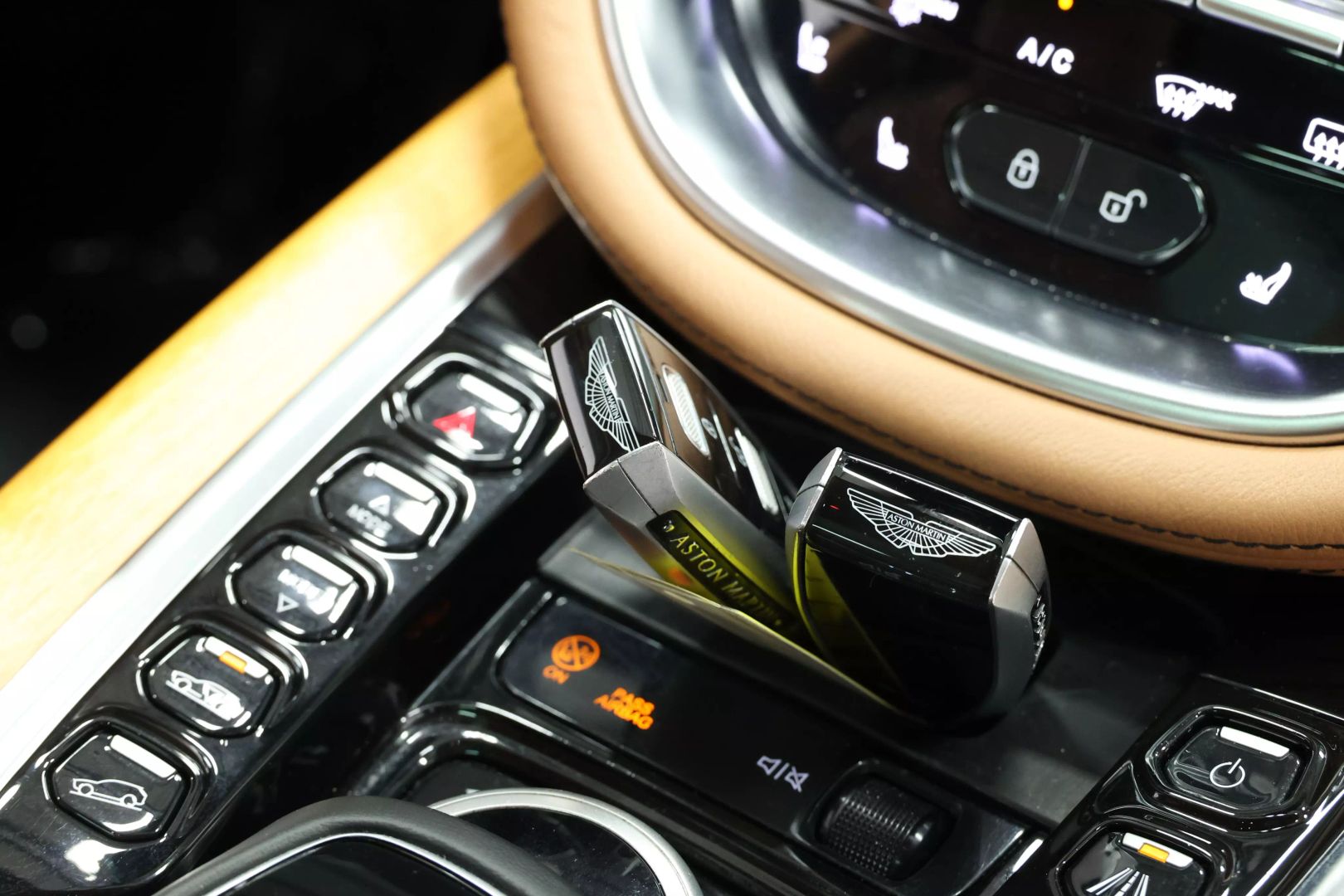 2021 Aston Martin Dbx - Image 101