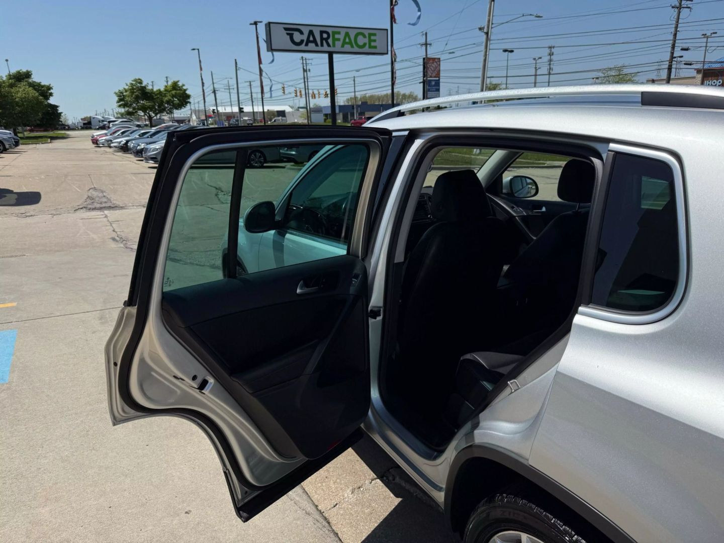 2013 Volkswagen Tiguan - Image 19