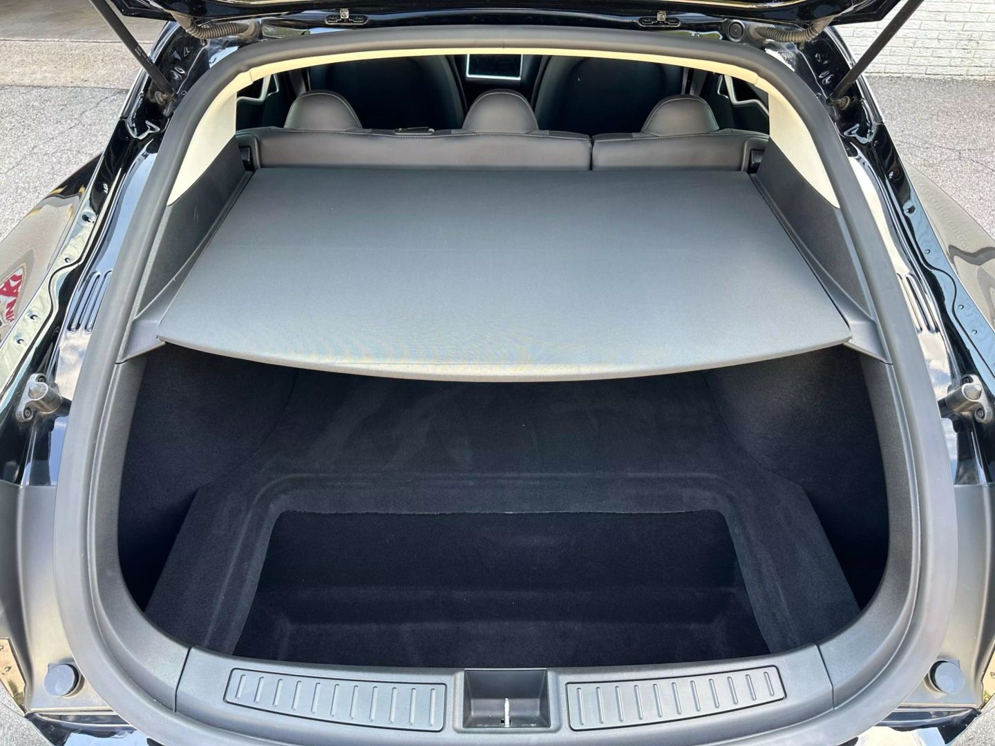 2014 Tesla Model S - Image 27